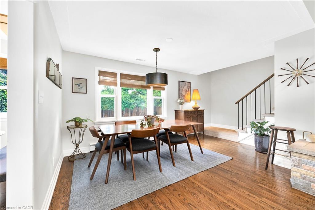 655 Gayne Boulevard, Burlington, ON - Indoor Photo Showing Dining Room