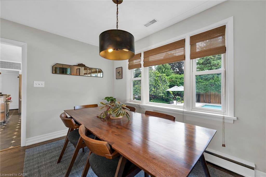 655 Gayne Boulevard, Burlington, ON - Indoor Photo Showing Dining Room