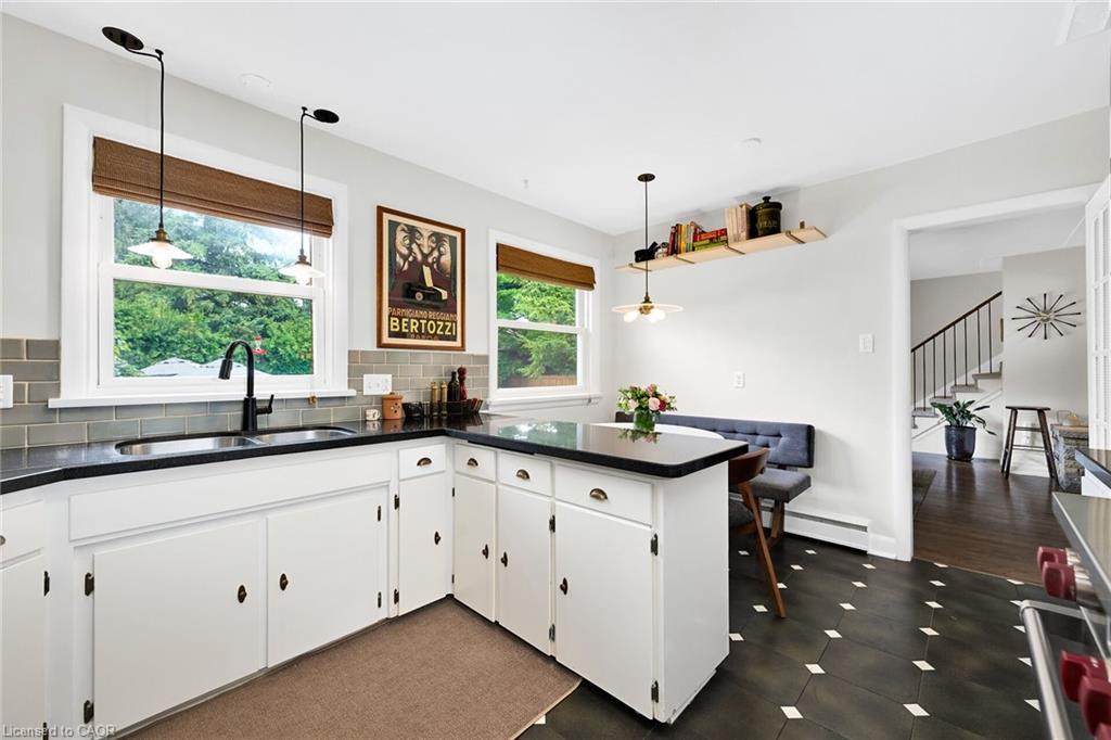 655 Gayne Boulevard, Burlington, ON - Indoor Photo Showing Kitchen With Double Sink