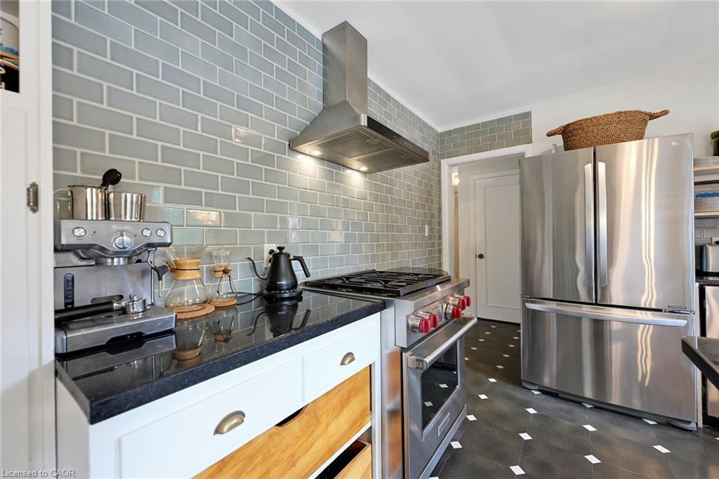 655 Gayne Boulevard, Burlington, ON - Indoor Photo Showing Kitchen