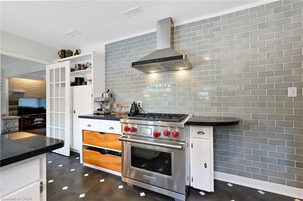 655 Gayne Boulevard, Burlington, ON - Indoor Photo Showing Kitchen