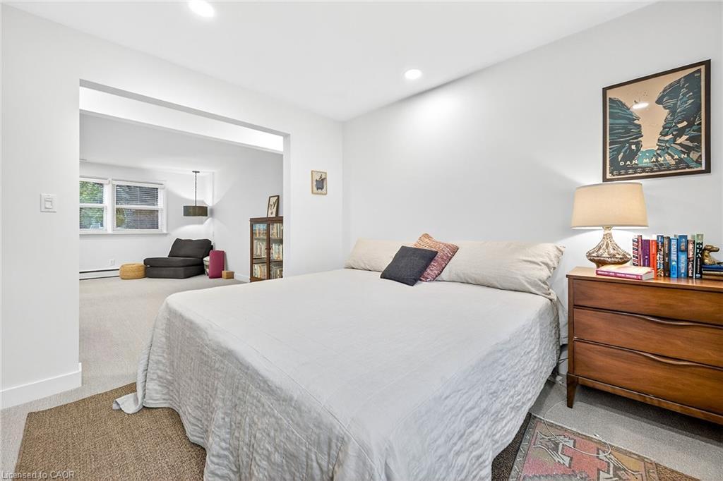 655 Gayne Boulevard, Burlington, ON - Indoor Photo Showing Bedroom