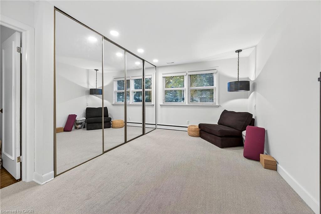 655 Gayne Boulevard, Burlington, ON - Indoor Photo Showing Other Room