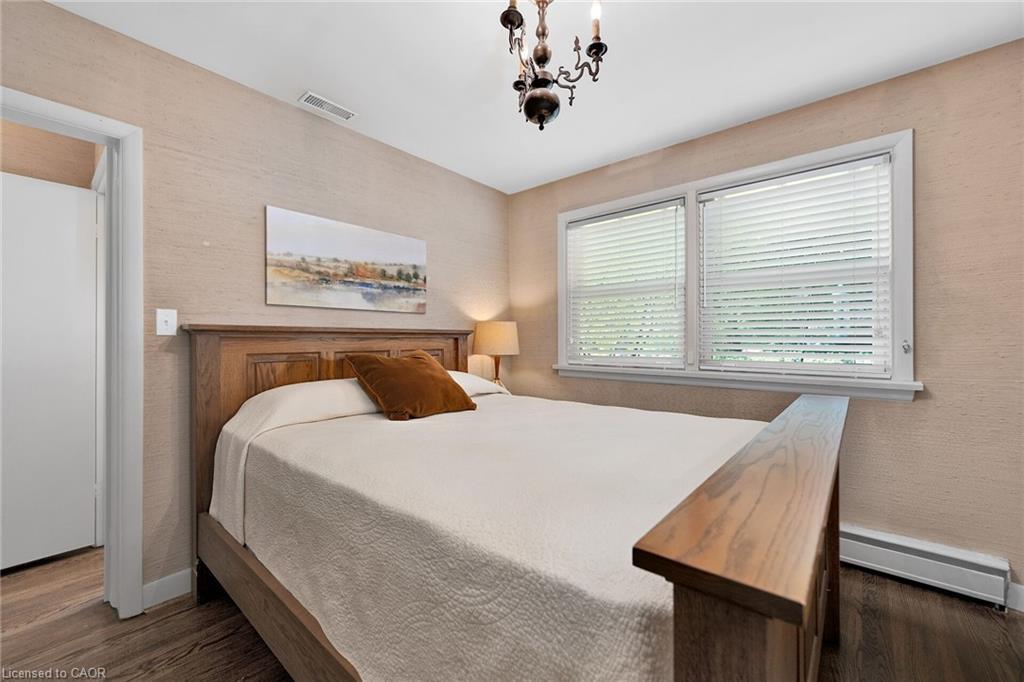 655 Gayne Boulevard, Burlington, ON - Indoor Photo Showing Bedroom