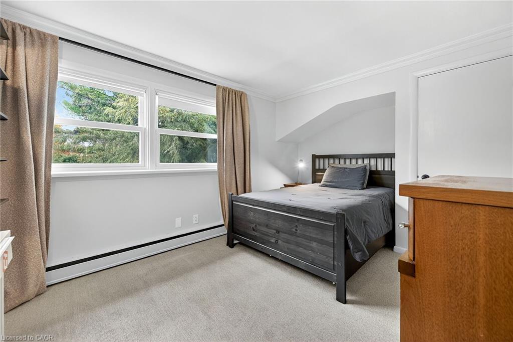 655 Gayne Boulevard, Burlington, ON - Indoor Photo Showing Bedroom