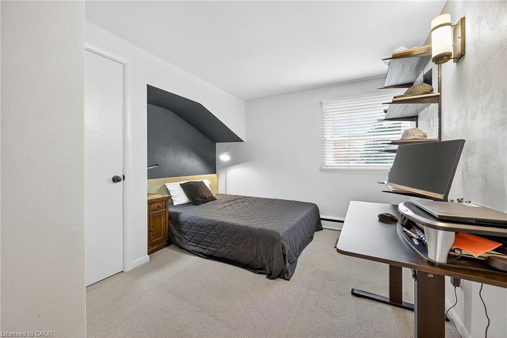 655 Gayne Boulevard, Burlington, ON - Indoor Photo Showing Bedroom