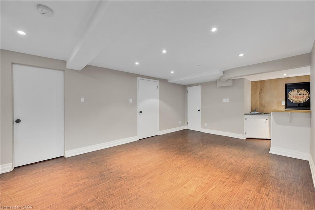 655 Gayne Boulevard, Burlington, ON - Indoor Photo Showing Kitchen