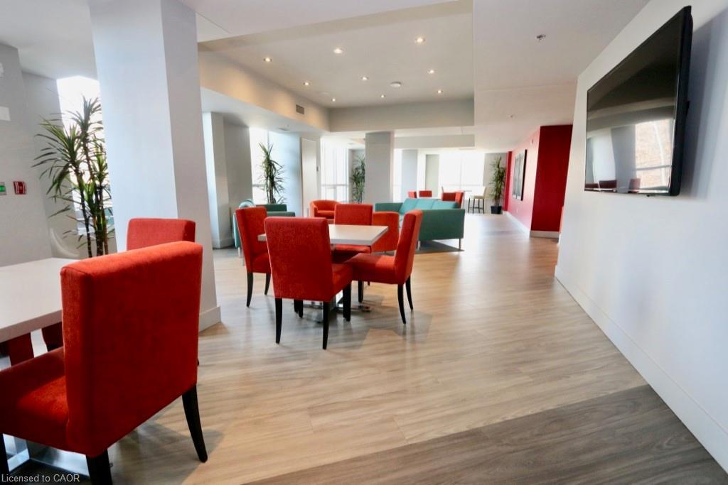 301-150 Water Street N, Cambridge, ON - Indoor Photo Showing Dining Room
