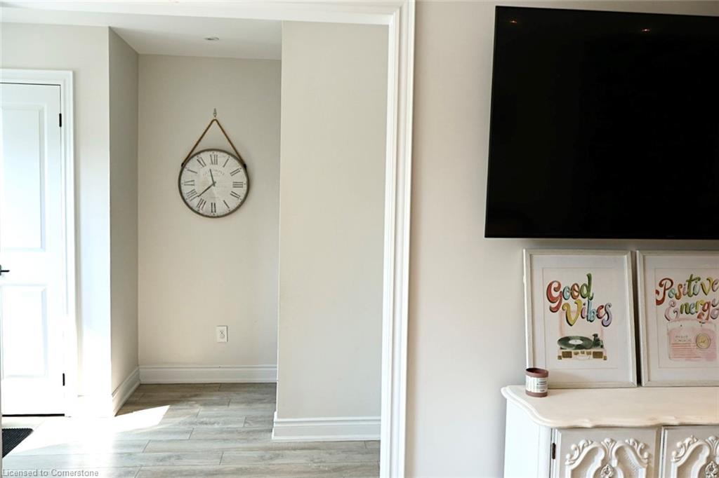 9 Duncairn Court, Hamilton, ON - Indoor Photo Showing Other Room