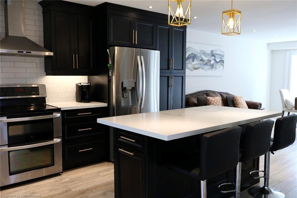 9 Duncairn Court, Hamilton, ON - Indoor Photo Showing Kitchen With Stainless Steel Kitchen