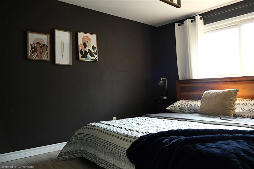 9 Duncairn Court, Hamilton, ON - Indoor Photo Showing Bedroom