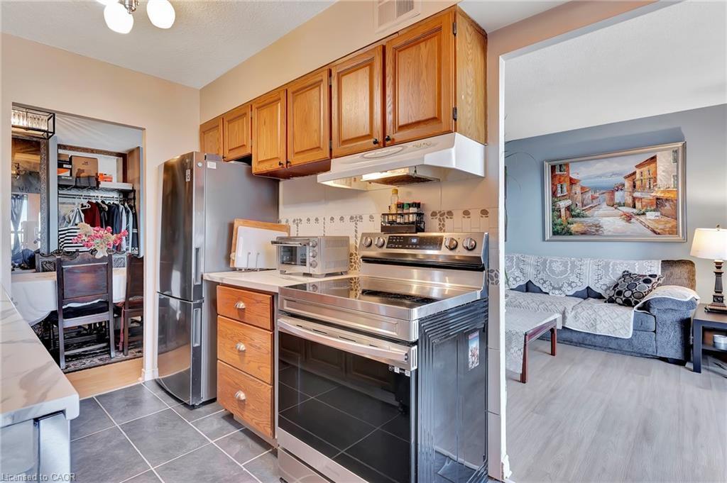 503-81 Church Street, Kitchener, ON - Indoor Photo Showing Kitchen