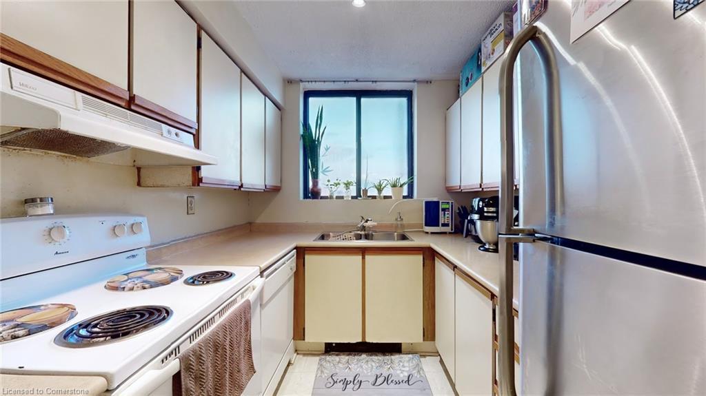 1205-99 Blackwell Avenue, Toronto, ON - Indoor Photo Showing Kitchen With Double Sink