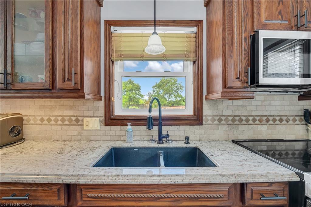 446 East 36Th Street, Hamilton, ON - Indoor Photo Showing Kitchen With Double Sink