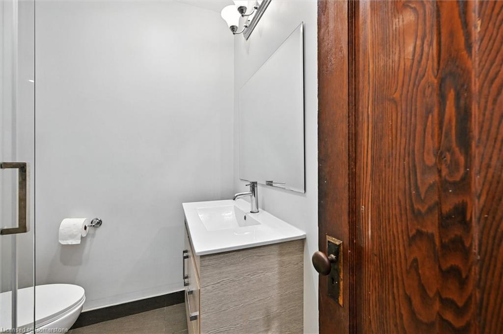 77 Proctor Boulevard, Hamilton, ON - Indoor Photo Showing Bathroom