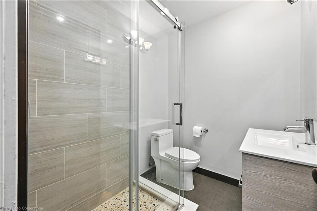 77 Proctor Boulevard, Hamilton, ON - Indoor Photo Showing Bathroom