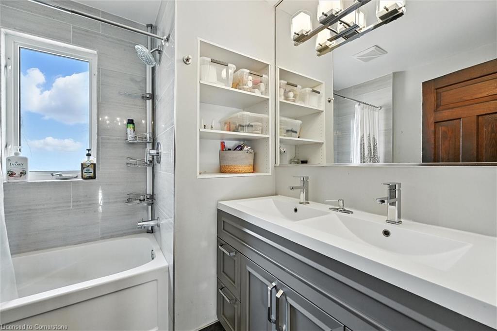 77 Proctor Boulevard, Hamilton, ON - Indoor Photo Showing Bathroom