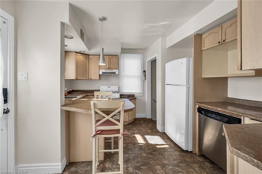 894 Garth Street, Hamilton, ON - Indoor Photo Showing Kitchen