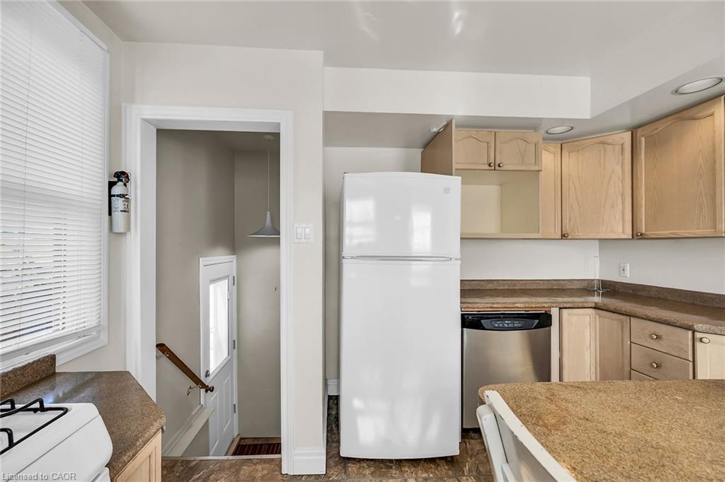 894 Garth Street, Hamilton, ON - Indoor Photo Showing Kitchen