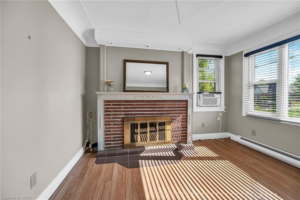 894 Garth Street, Hamilton, ON - Indoor Photo Showing Living Room With Fireplace