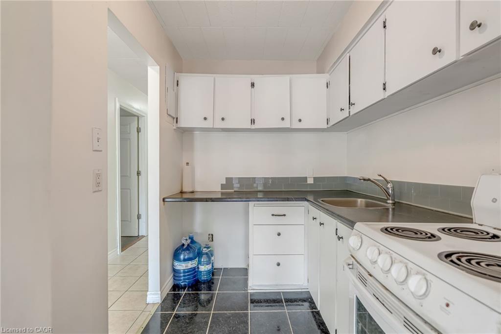 307-91 Conroy Crescent, Guelph, ON - Indoor Photo Showing Kitchen With Double Sink