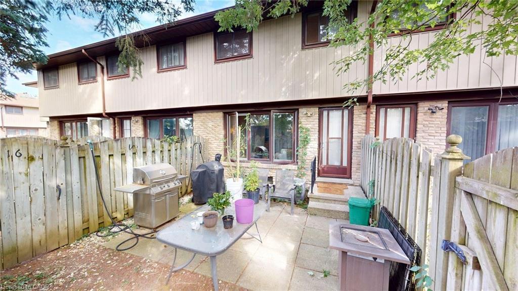 17-91 Avonwood Drive, Stratford, ON - Outdoor