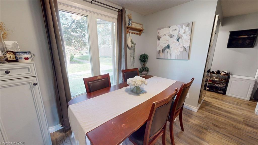 17-91 Avonwood Drive, Stratford, ON - Indoor Photo Showing Dining Room
