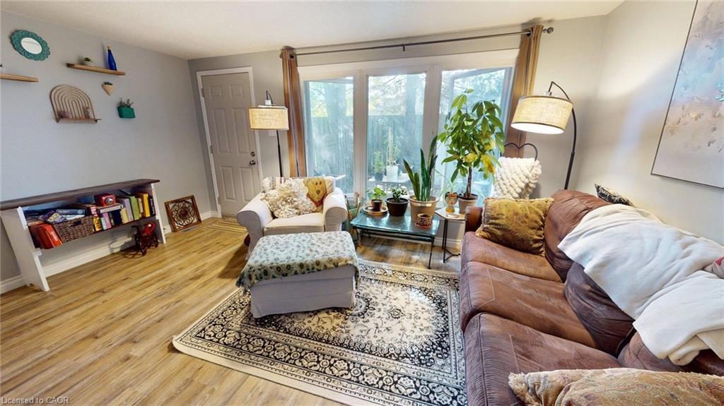 17-91 Avonwood Drive, Stratford, ON - Indoor Photo Showing Living Room