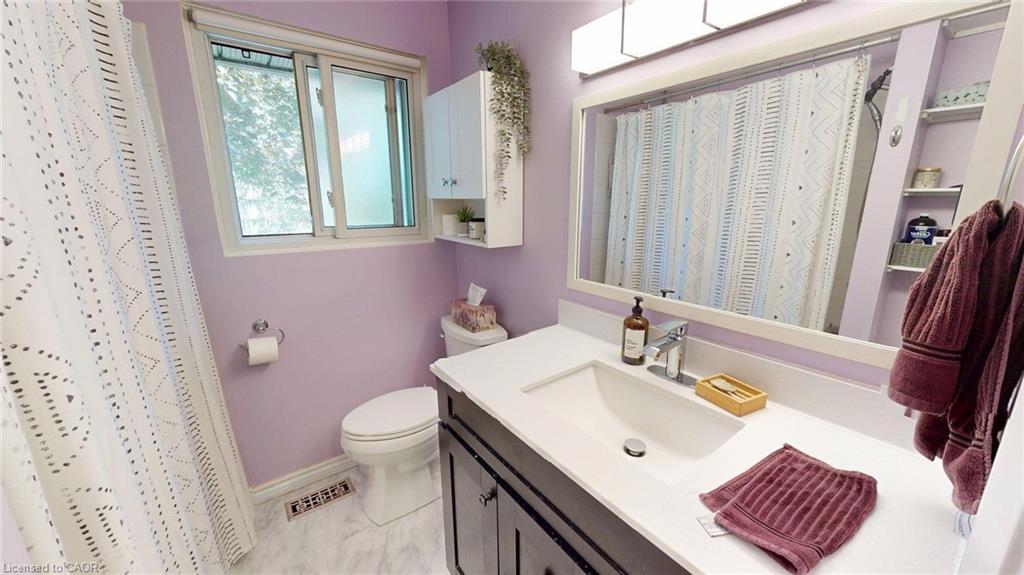 17-91 Avonwood Drive, Stratford, ON - Indoor Photo Showing Bathroom