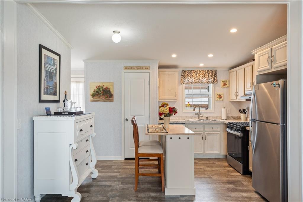 22 Copper Beech Drive, Nanticoke, ON - Indoor Photo Showing Kitchen