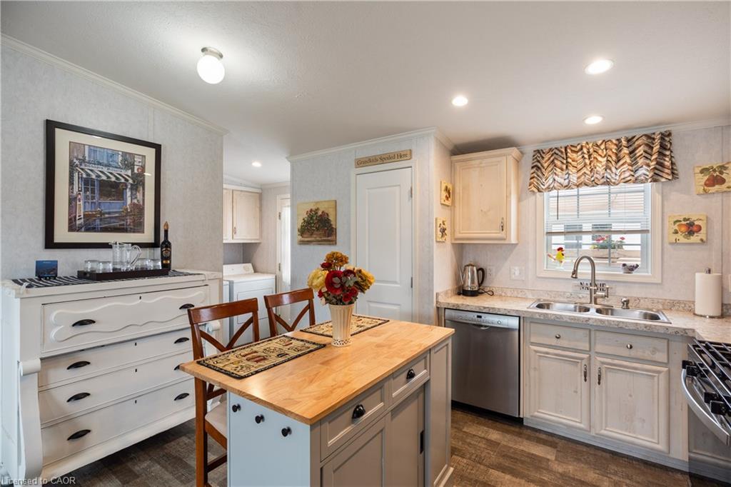 22 Copper Beech Drive, Nanticoke, ON - Indoor Photo Showing Kitchen With Double Sink