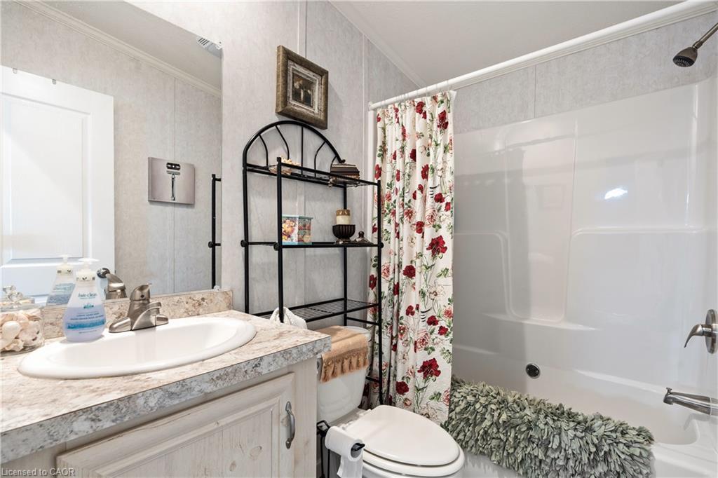 22 Copper Beech Drive, Nanticoke, ON - Indoor Photo Showing Bathroom
