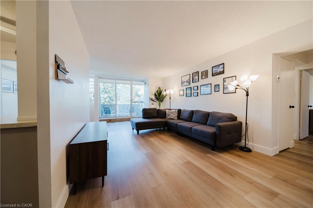 306-375 King Street N, Waterloo, ON - Indoor Photo Showing Living Room