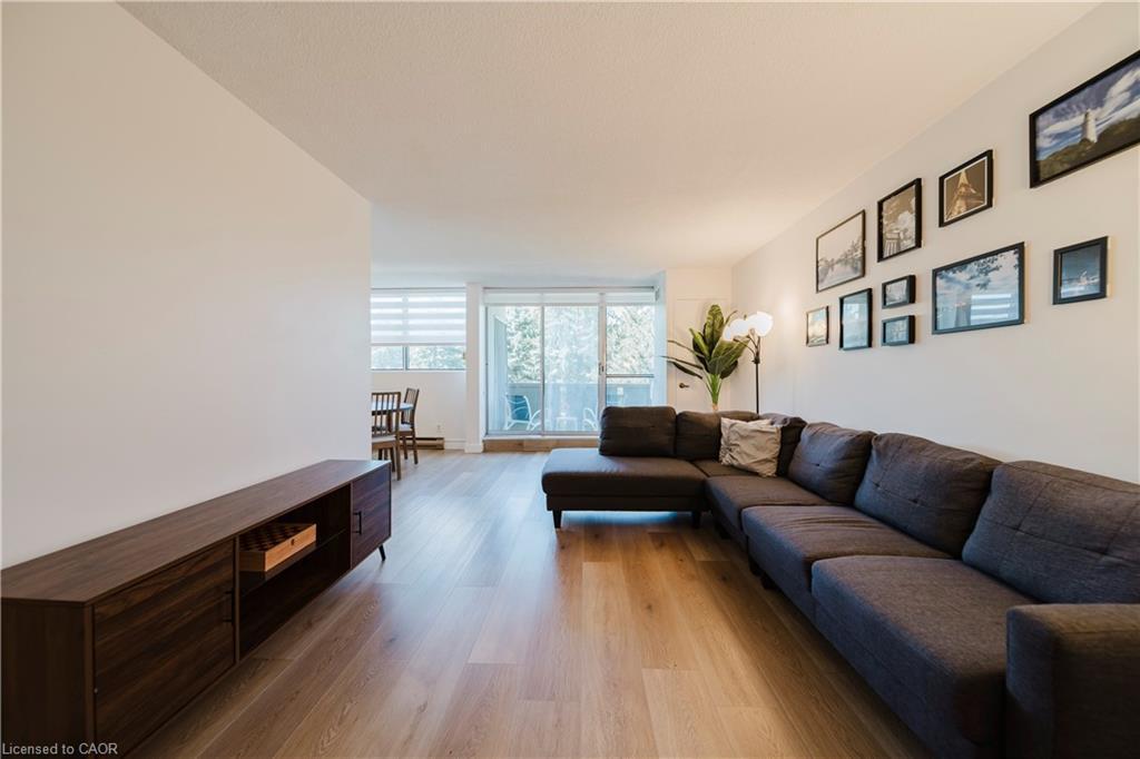 306-375 King Street N, Waterloo, ON - Indoor Photo Showing Living Room