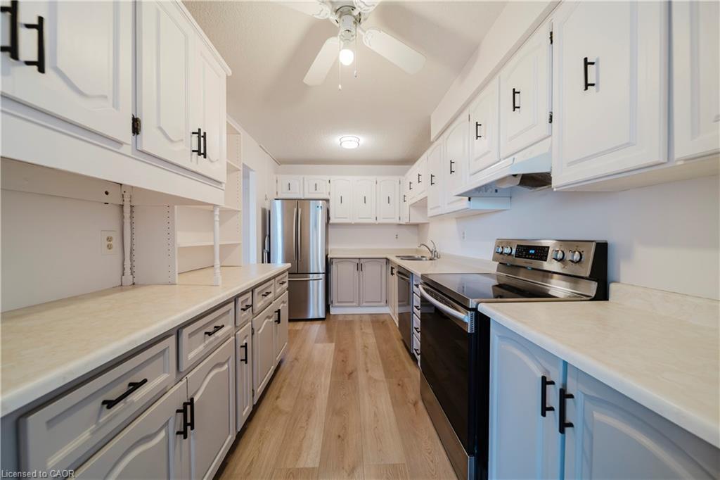 306-375 King Street N, Waterloo, ON - Indoor Photo Showing Kitchen
