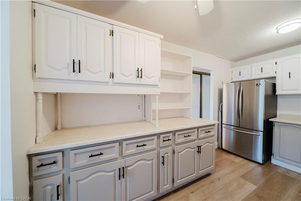 306-375 King Street N, Waterloo, ON - Indoor Photo Showing Kitchen