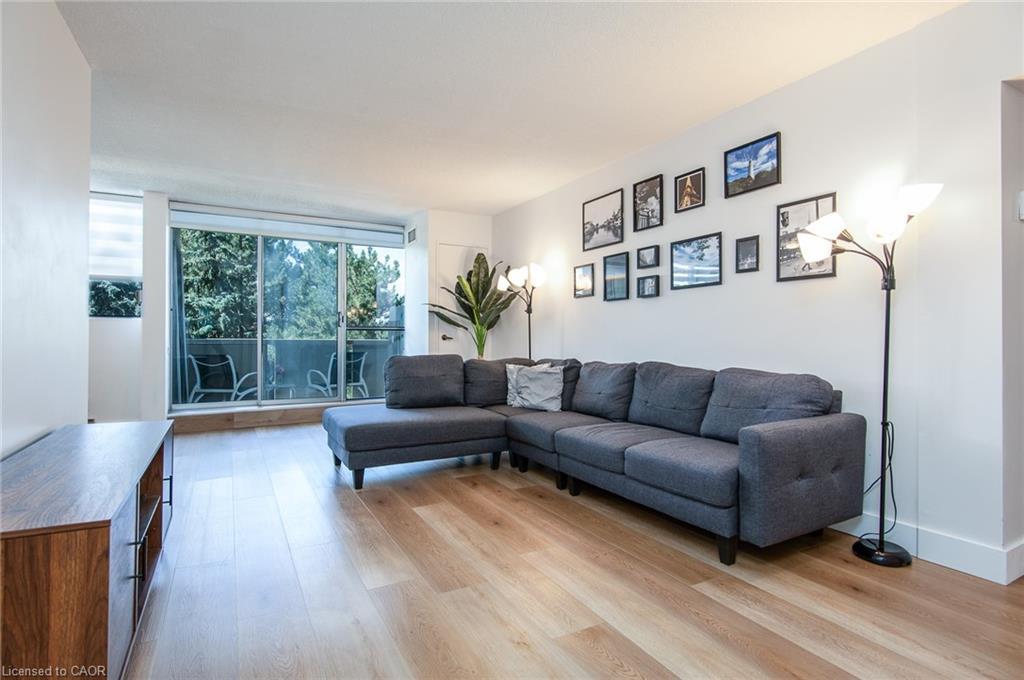 306-375 King Street N, Waterloo, ON - Indoor Photo Showing Living Room