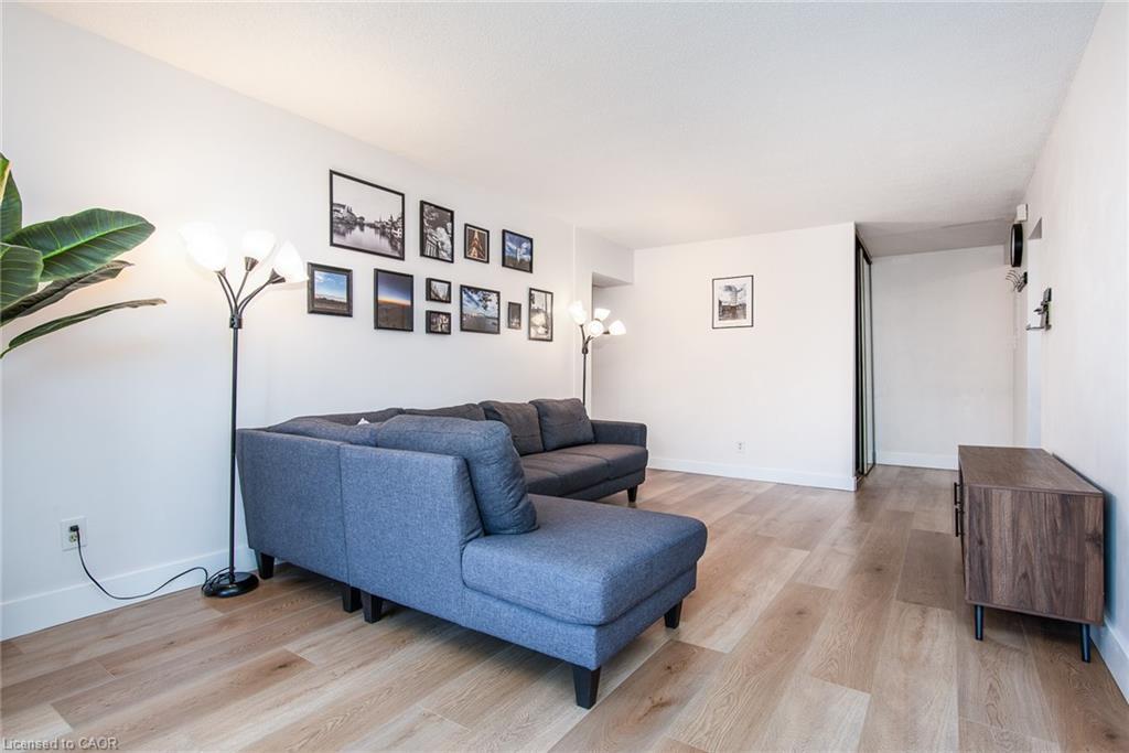 306-375 King Street N, Waterloo, ON - Indoor Photo Showing Living Room