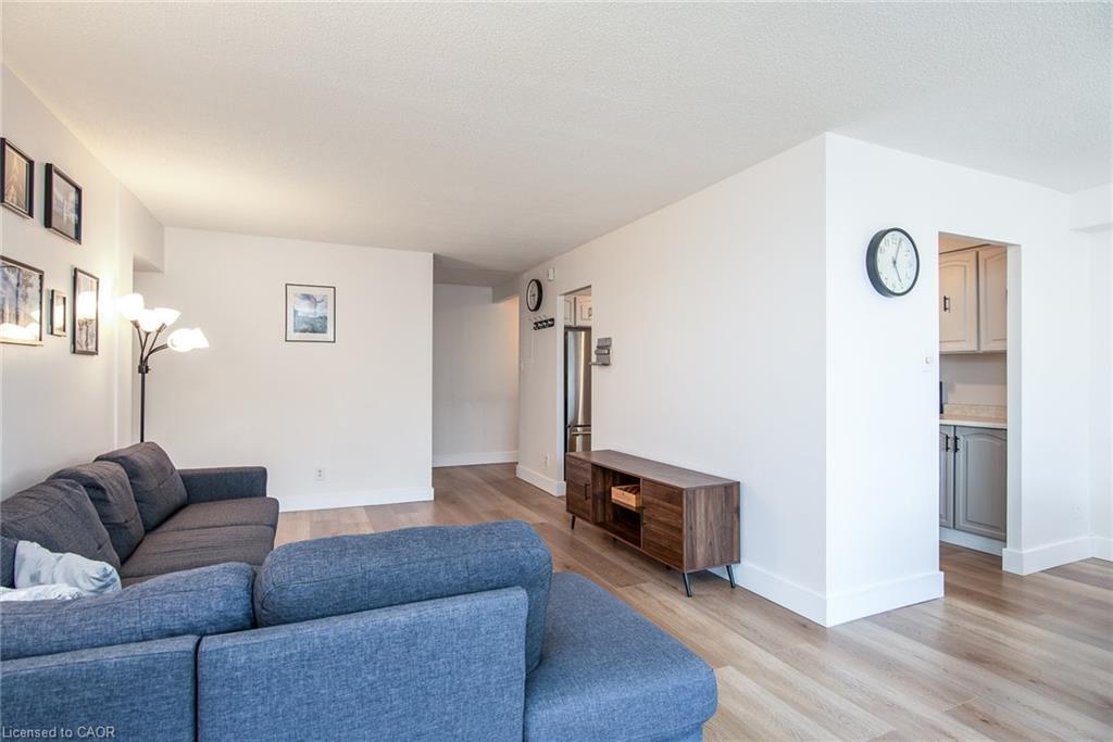306-375 King Street N, Waterloo, ON - Indoor Photo Showing Living Room