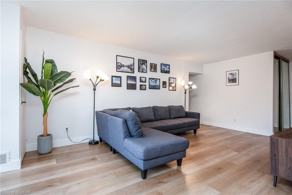 306-375 King Street N, Waterloo, ON - Indoor Photo Showing Living Room