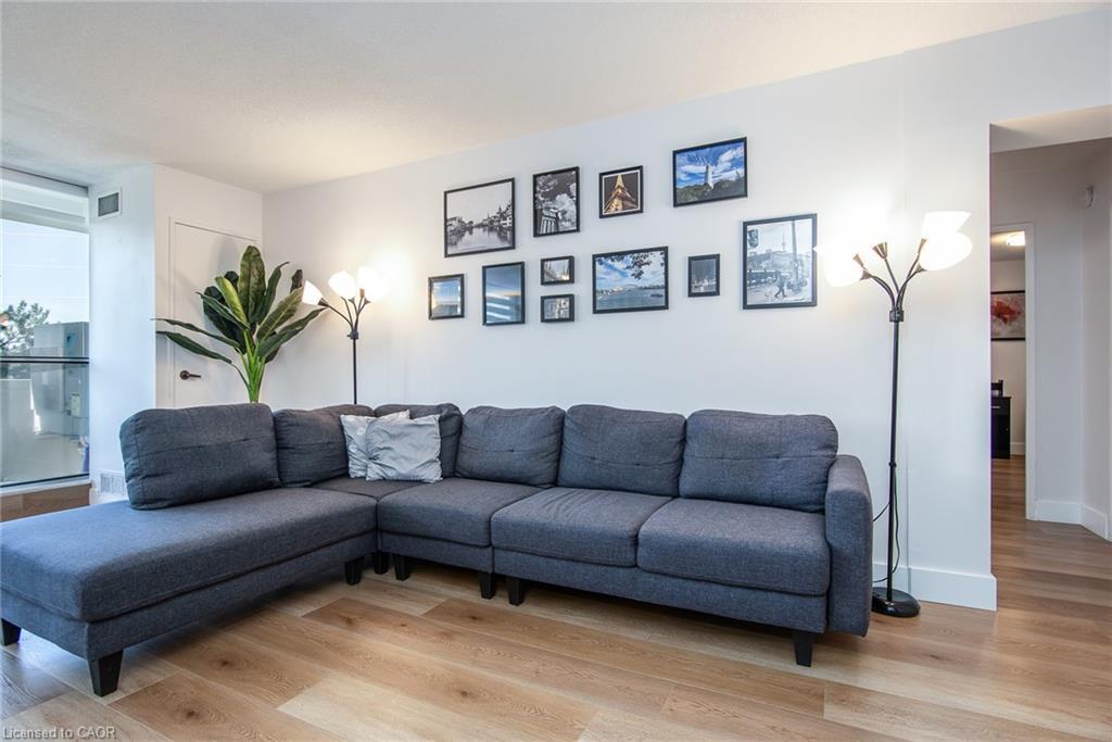 306-375 King Street N, Waterloo, ON - Indoor Photo Showing Living Room