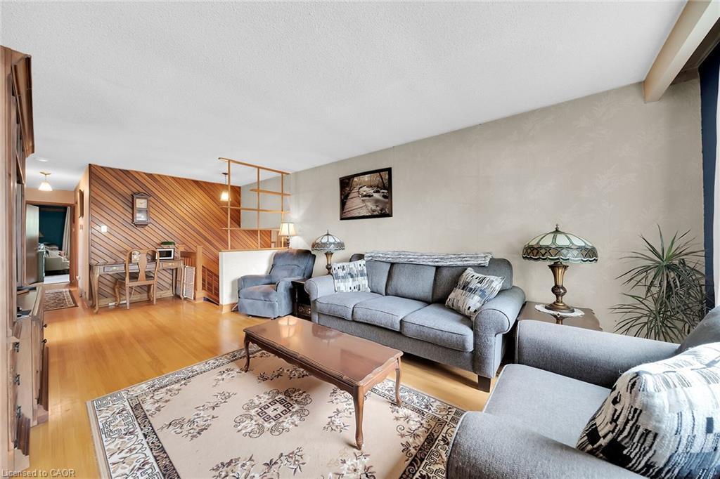 12 Glen Valley Drive, Hamilton, ON - Indoor Photo Showing Living Room