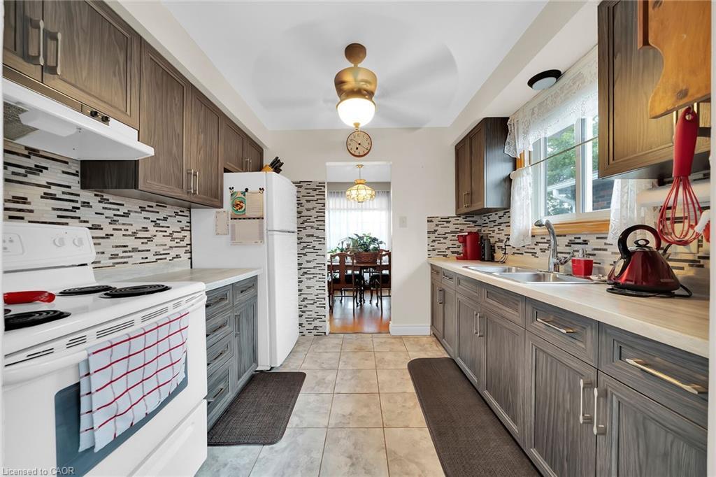 12 Glen Valley Drive, Hamilton, ON - Indoor Photo Showing Kitchen With Double Sink
