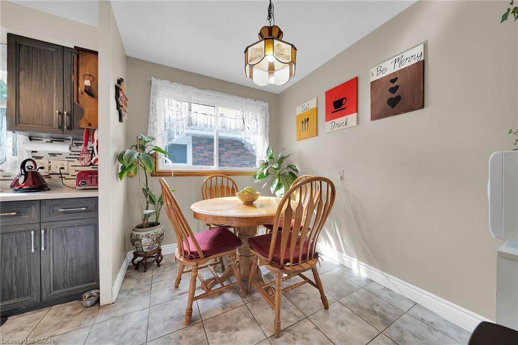 12 Glen Valley Drive, Hamilton, ON - Indoor Photo Showing Dining Room
