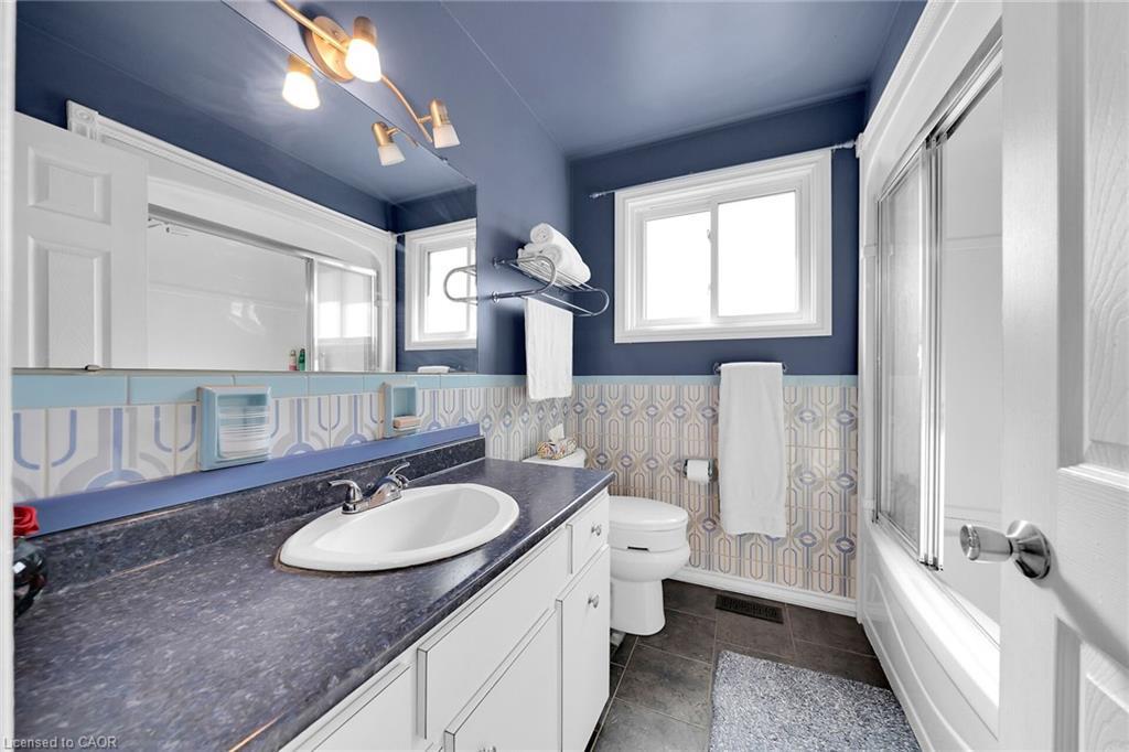 12 Glen Valley Drive, Hamilton, ON - Indoor Photo Showing Bathroom
