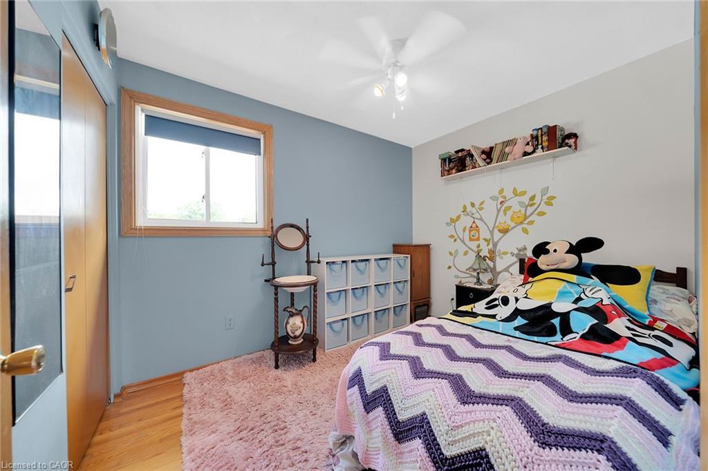 12 Glen Valley Drive, Hamilton, ON - Indoor Photo Showing Bedroom