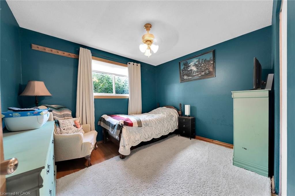 12 Glen Valley Drive, Hamilton, ON - Indoor Photo Showing Bedroom