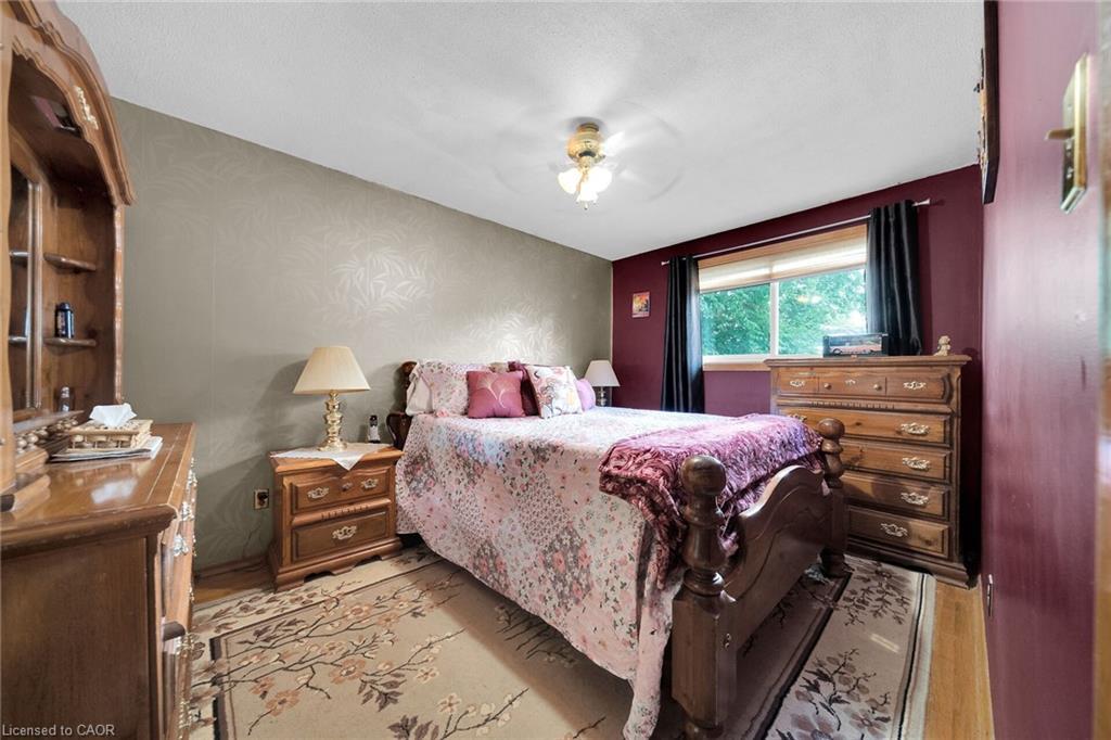 12 Glen Valley Drive, Hamilton, ON - Indoor Photo Showing Bedroom