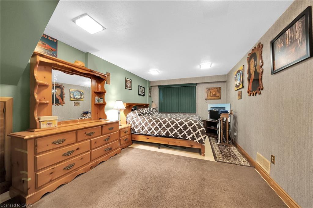 12 Glen Valley Drive, Hamilton, ON - Indoor Photo Showing Bedroom