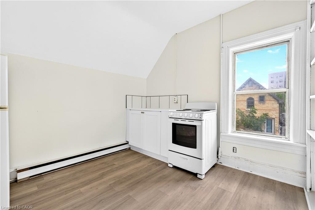 Upper-15 Warnock Street, Cambridge, ON - Indoor Photo Showing Kitchen